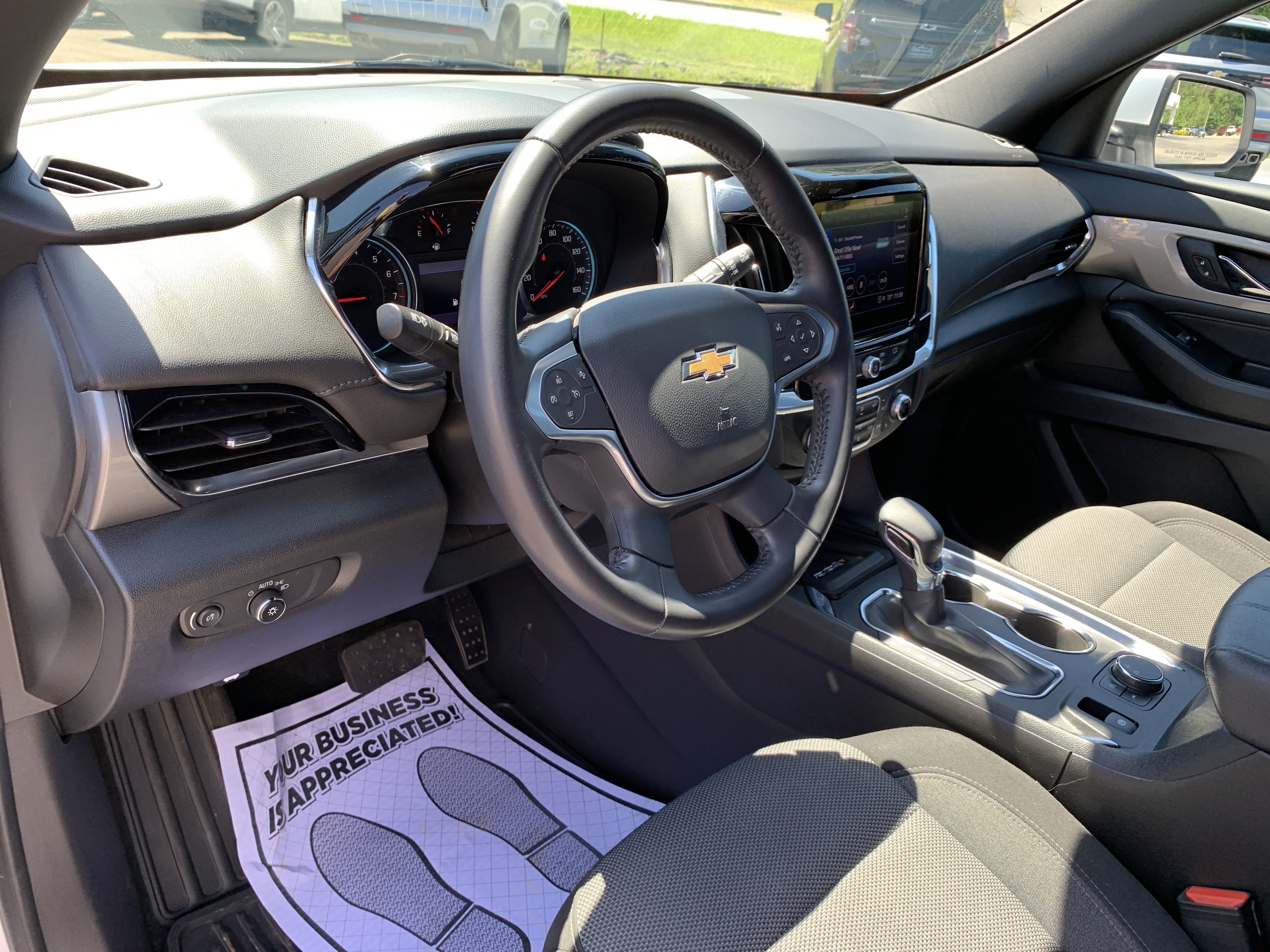 Used 2022 Chevrolet Traverse LT FWD image 11