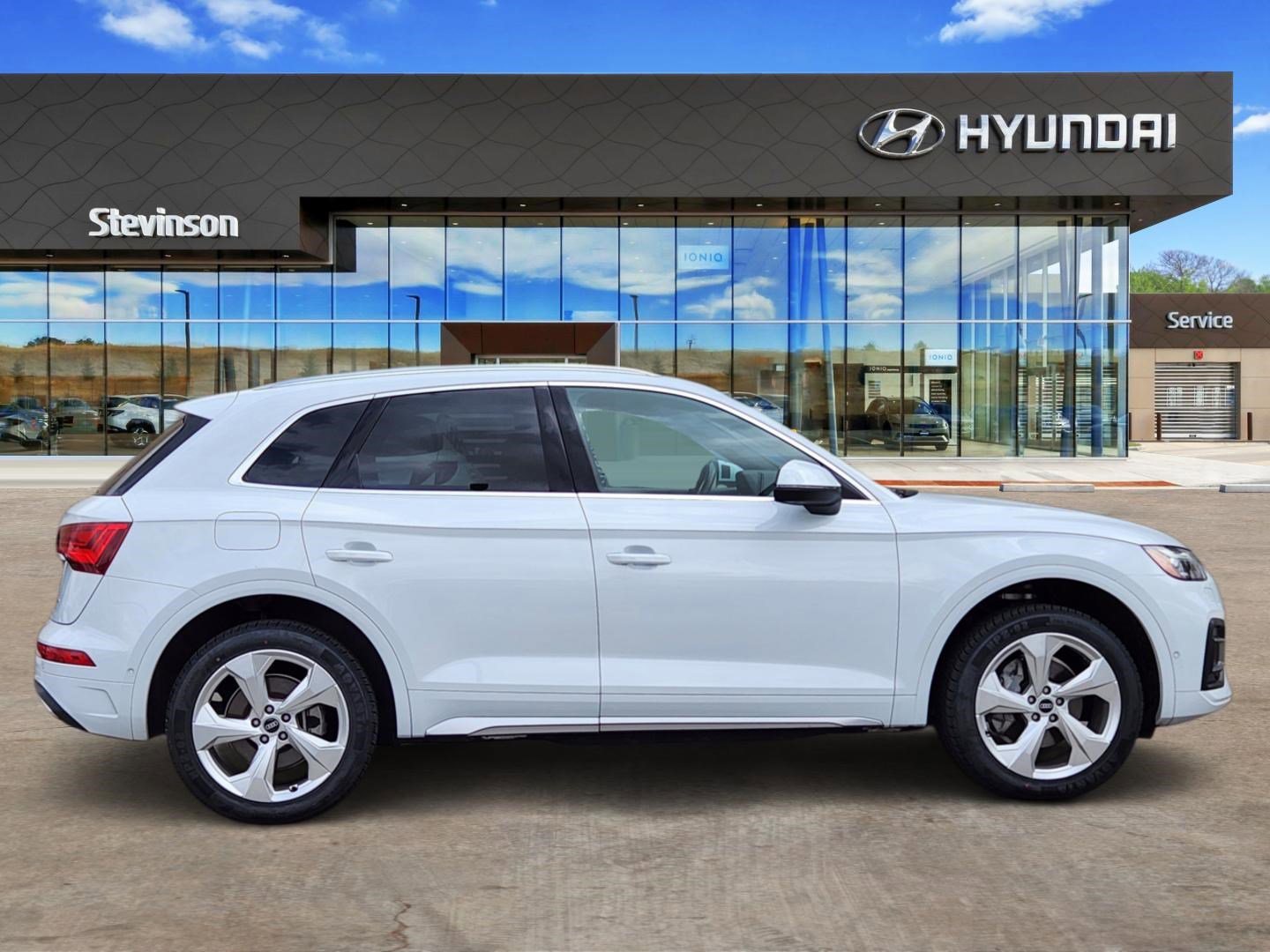 Used 2021 Audi Q5 Prestige w/ Prestige Package image 4