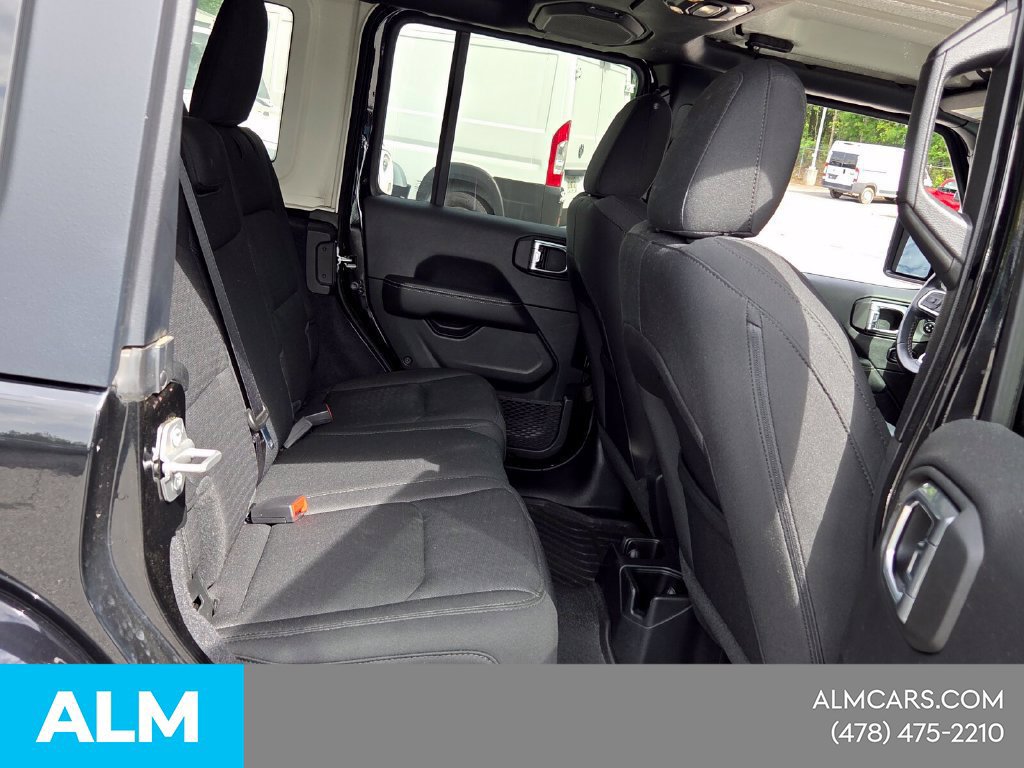 Used 2021 Jeep Wrangler Unlimited Sahara AWD/4WD image 18