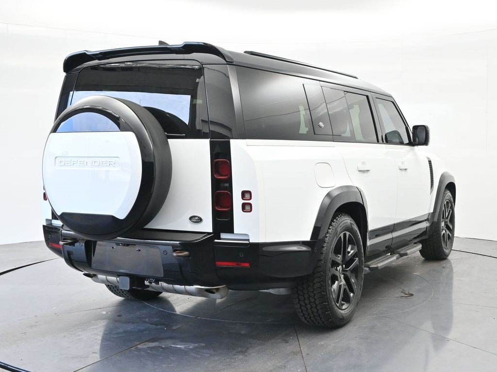 Used 2023 Land Rover Defender 130 X-Dynamic SE AWD/4WD image 5