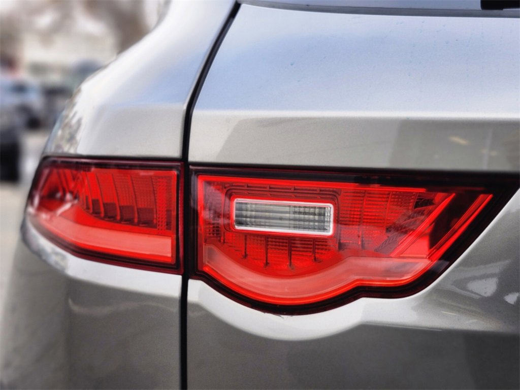 Used 2019 Jaguar F-PACE Prestige image 9