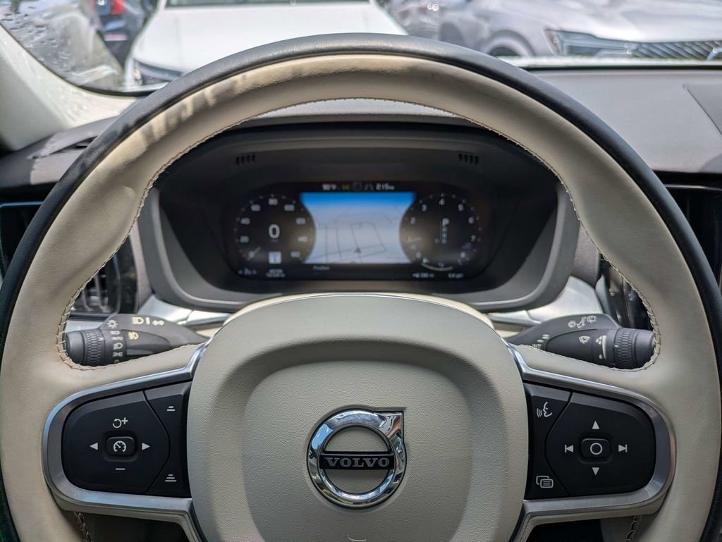 Used 2020 Volvo XC60 T5 Momentum FWD image 38