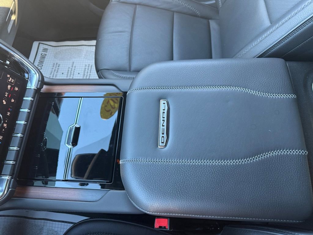 Used 2025 GMC Yukon Denali image 22