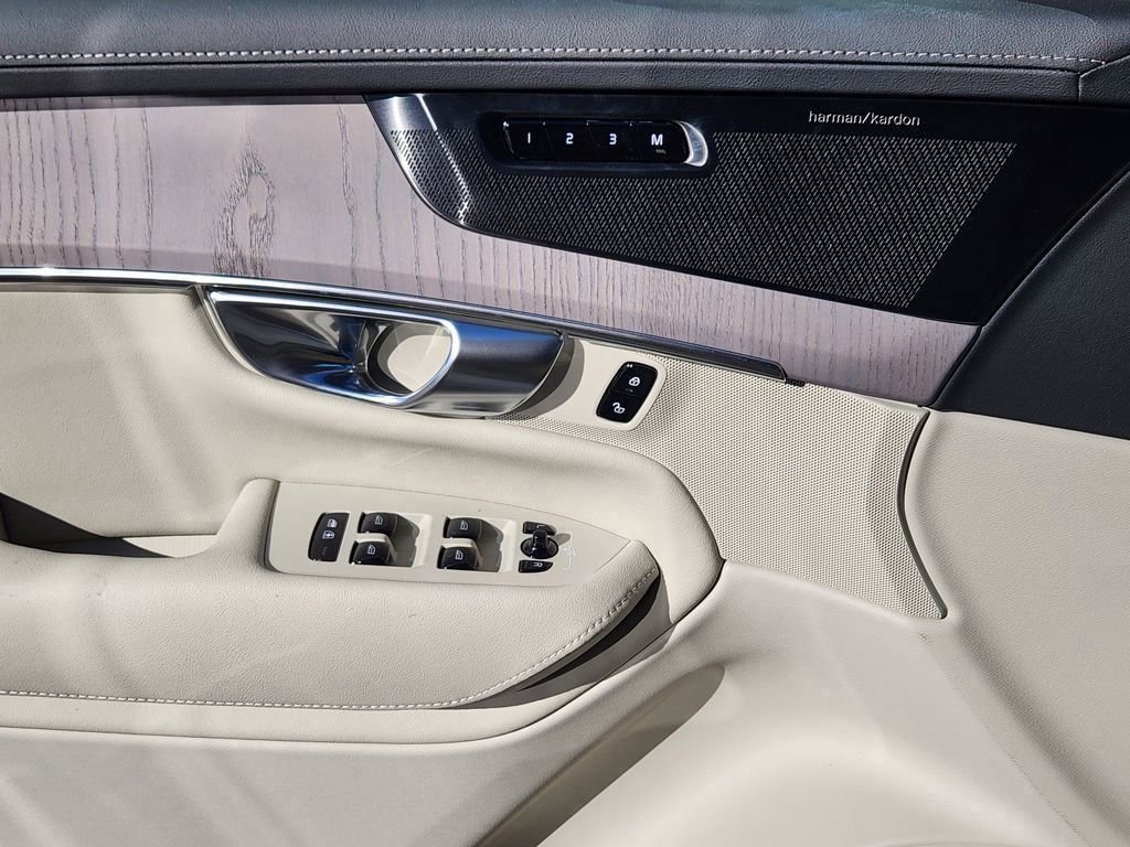 New 2026 Volvo XC90 B6 Ultra w/ Protection Package image 12