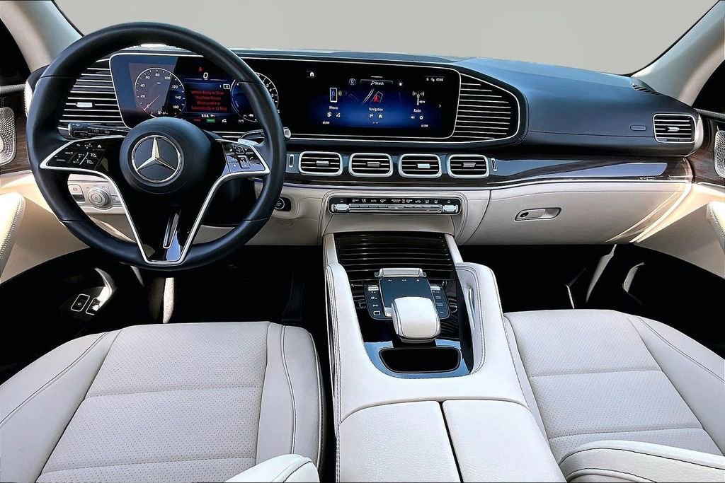 Used 2025 Mercedes-Benz GLE 450e 4MATIC w/ Winter Package image 7