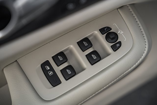 Used 2024 Volvo S60 B5 Plus image 35