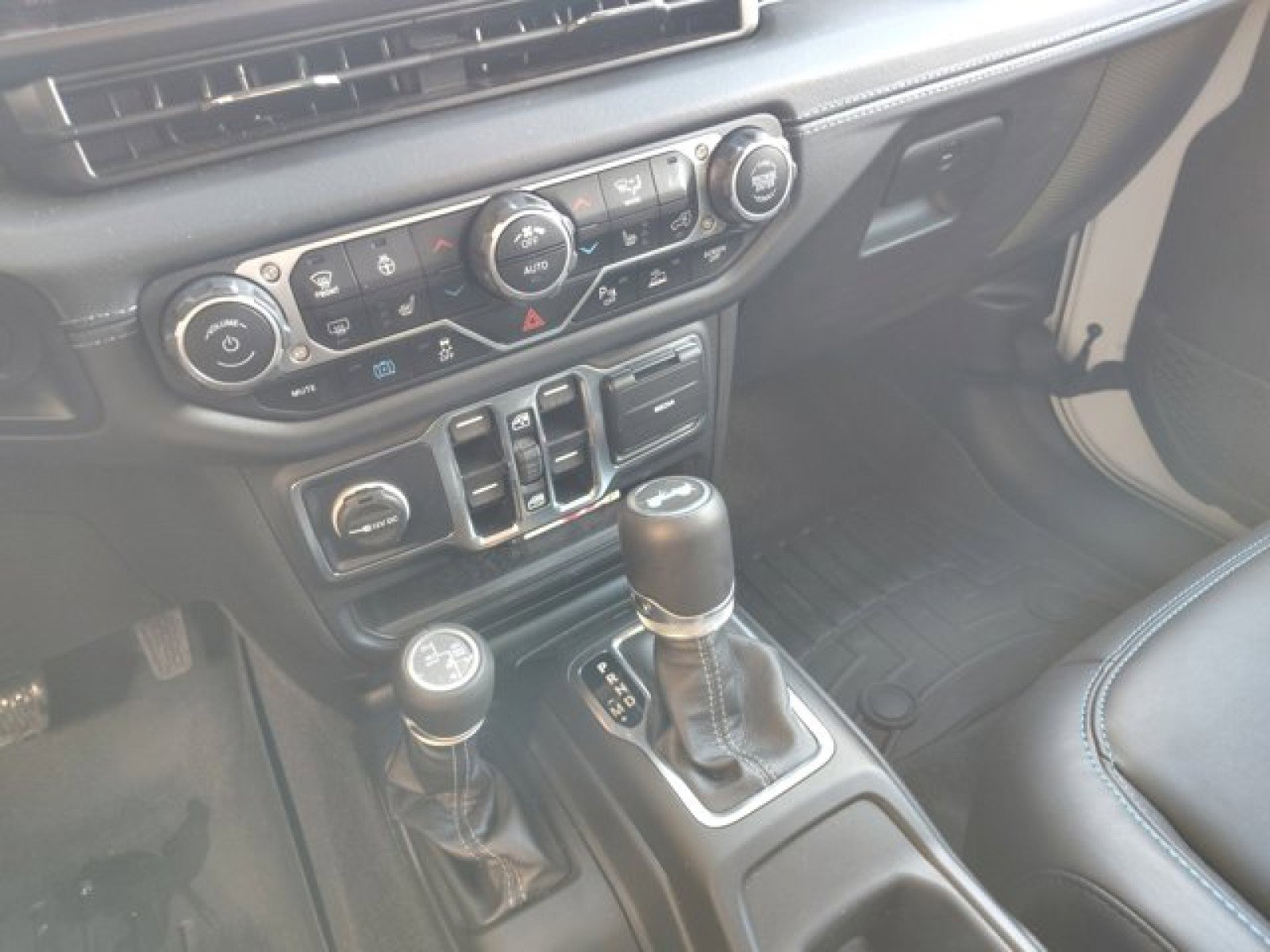 Used 2024 Jeep Wrangler High Altitude image 15