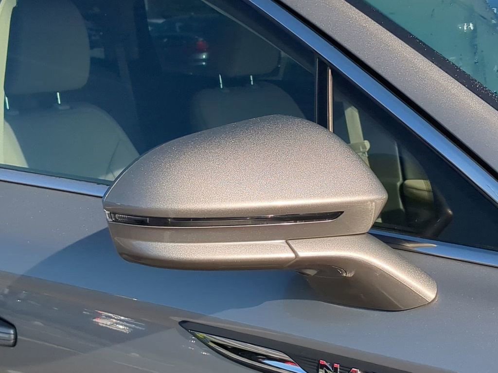 Used 2023 Lincoln Nautilus Reserve w/ Equipment Group 201A image 13