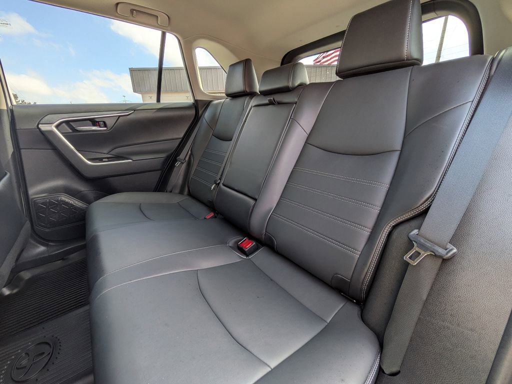 Used 2023 Toyota RAV4 XLE Premium image 15