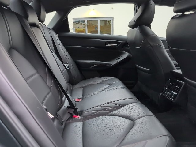Used 2022 Toyota Avalon Limited image 29