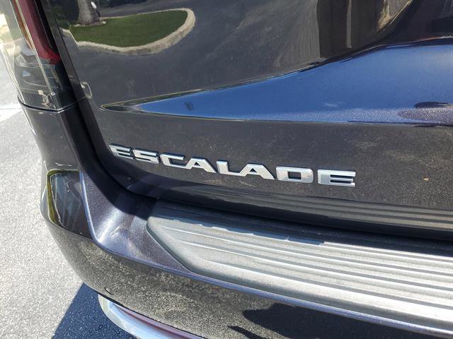 Certified 2023 Cadillac Escalade Premium Luxury w/ LPO, Radiant Package AWD/4WD image 11