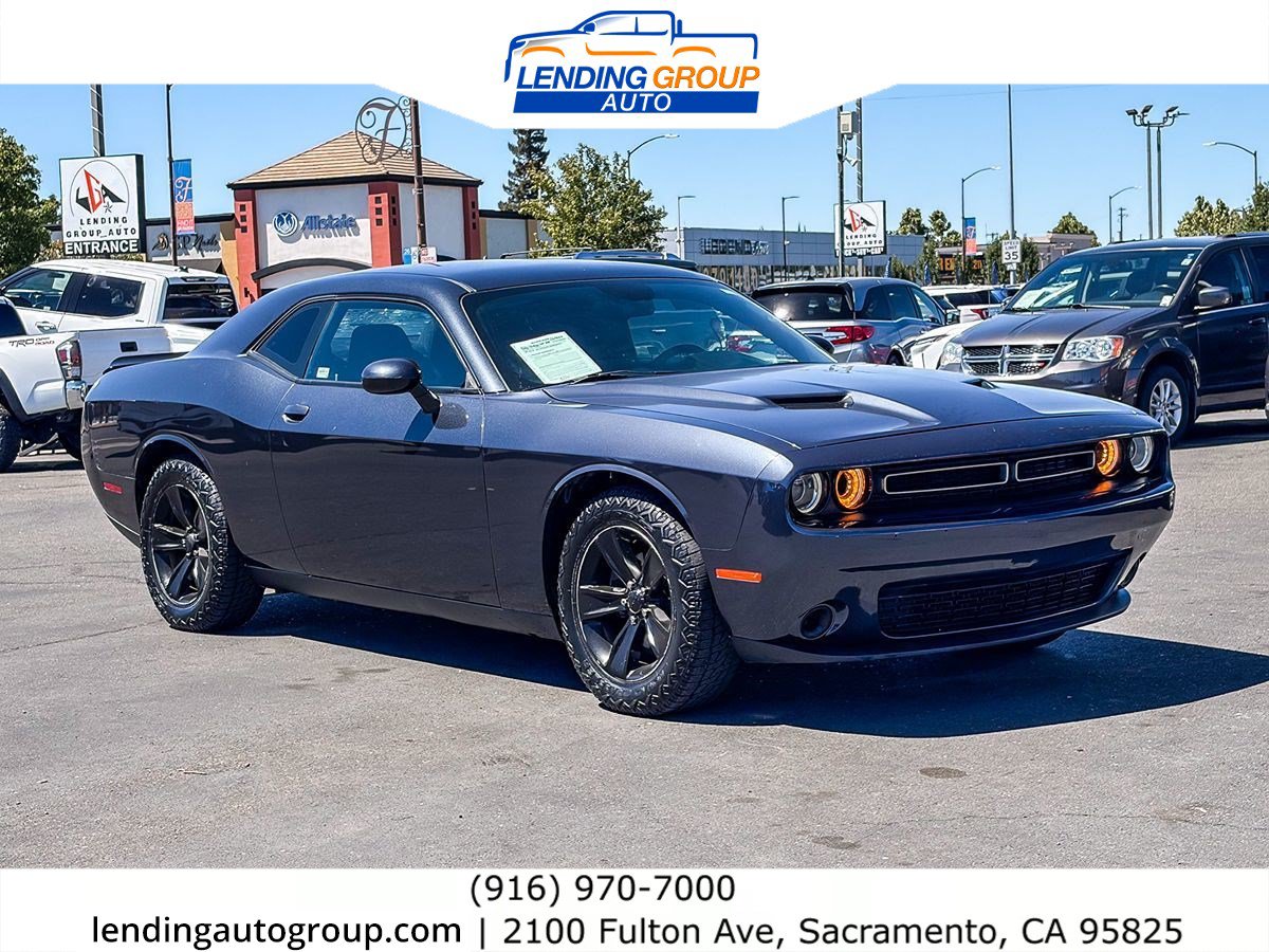 Used 2016 Dodge Challenger SXT RWD image 5