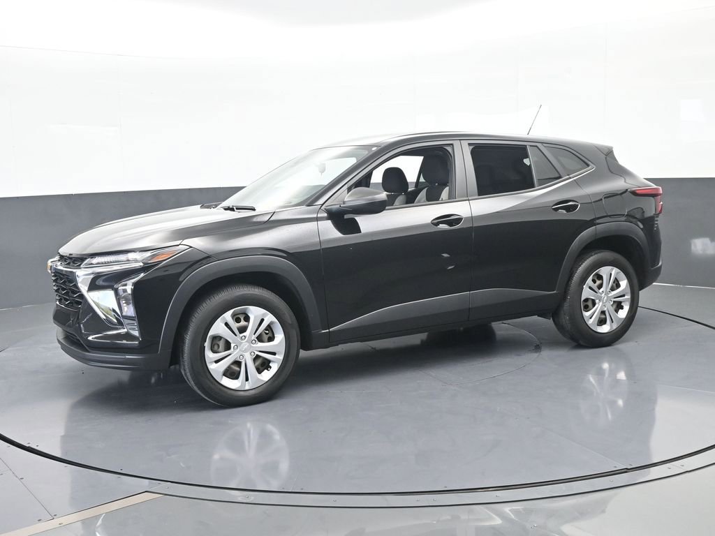 Used 2024 Chevrolet Trax LS image 2