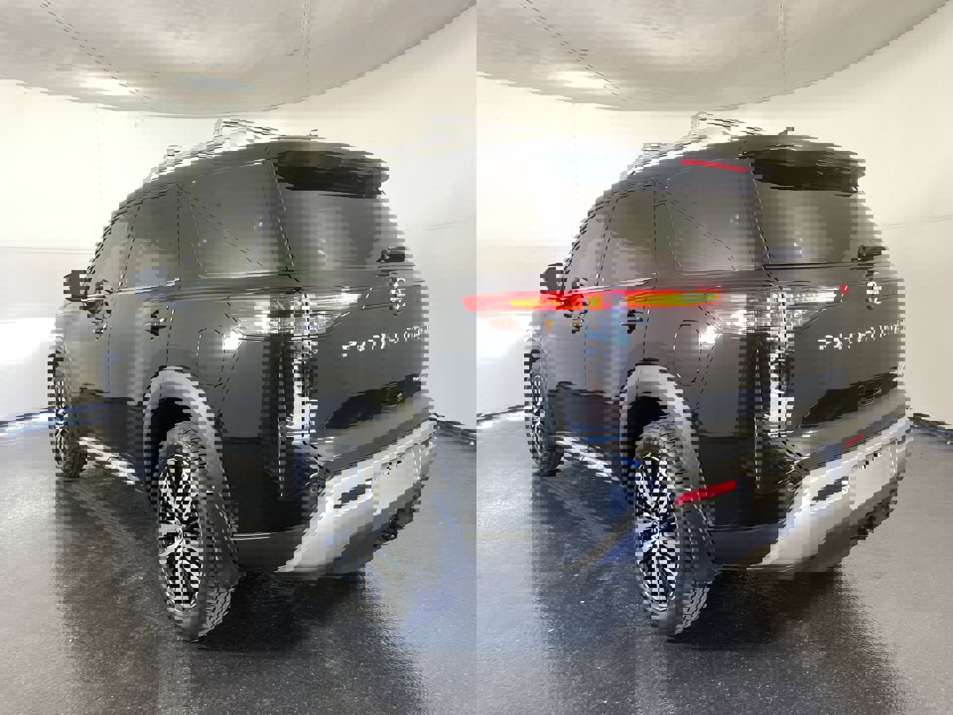 Certified 2024 Nissan Pathfinder Platinum w/ Cargo Package image 6