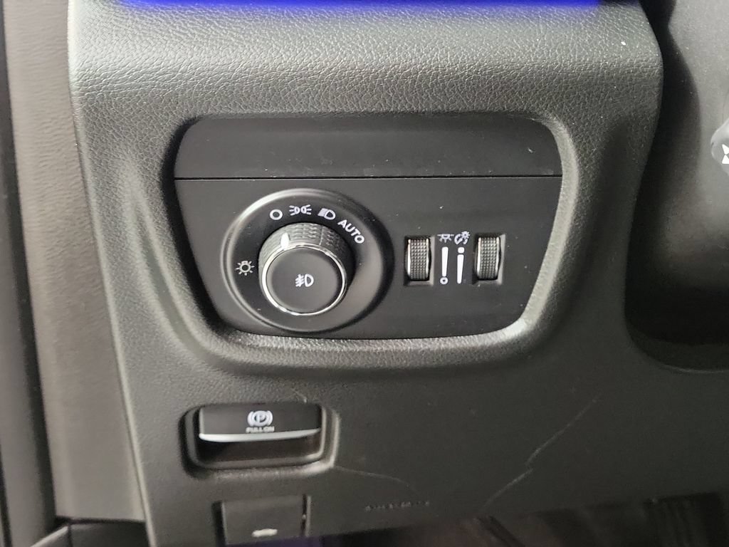 Used 2023 Jeep Grand Cherokee L Overland RWD image 13