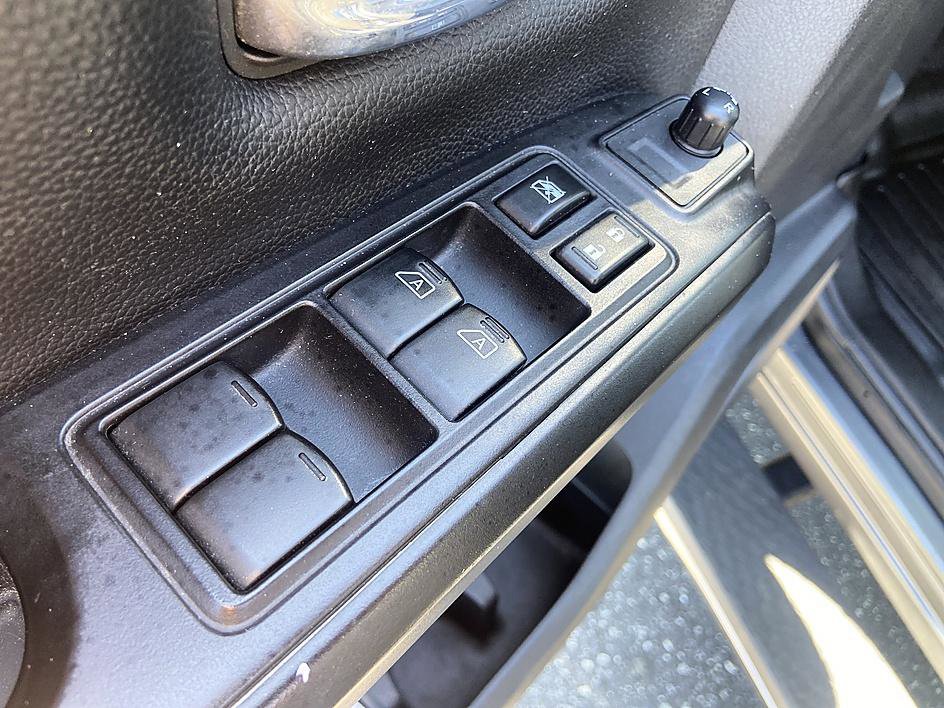 Used 2018 Nissan Titan SL w/ Chrome Package image 10