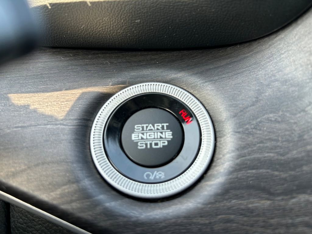 Used 2023 Jeep Grand Cherokee L Limited w/ Luxury Tech Group II image 17