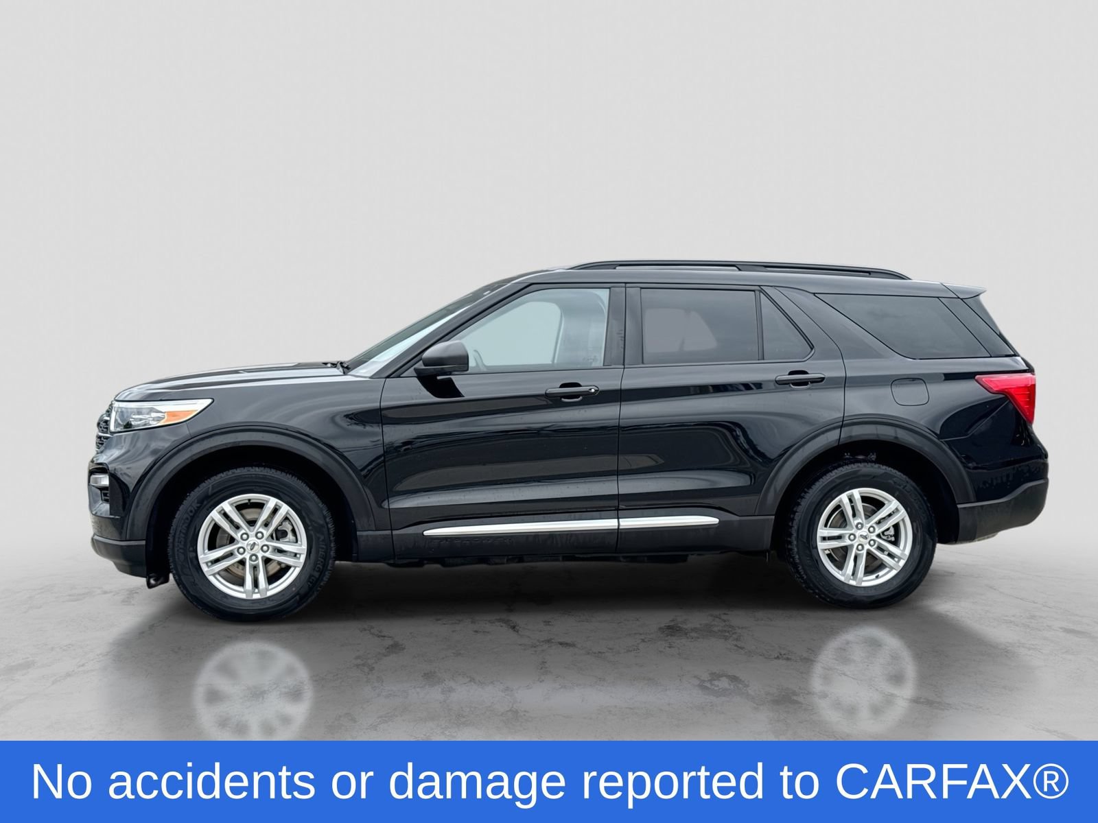 Certified 2023 Ford Explorer XLT w/ Equipment Group 202A AWD/4WD image 3