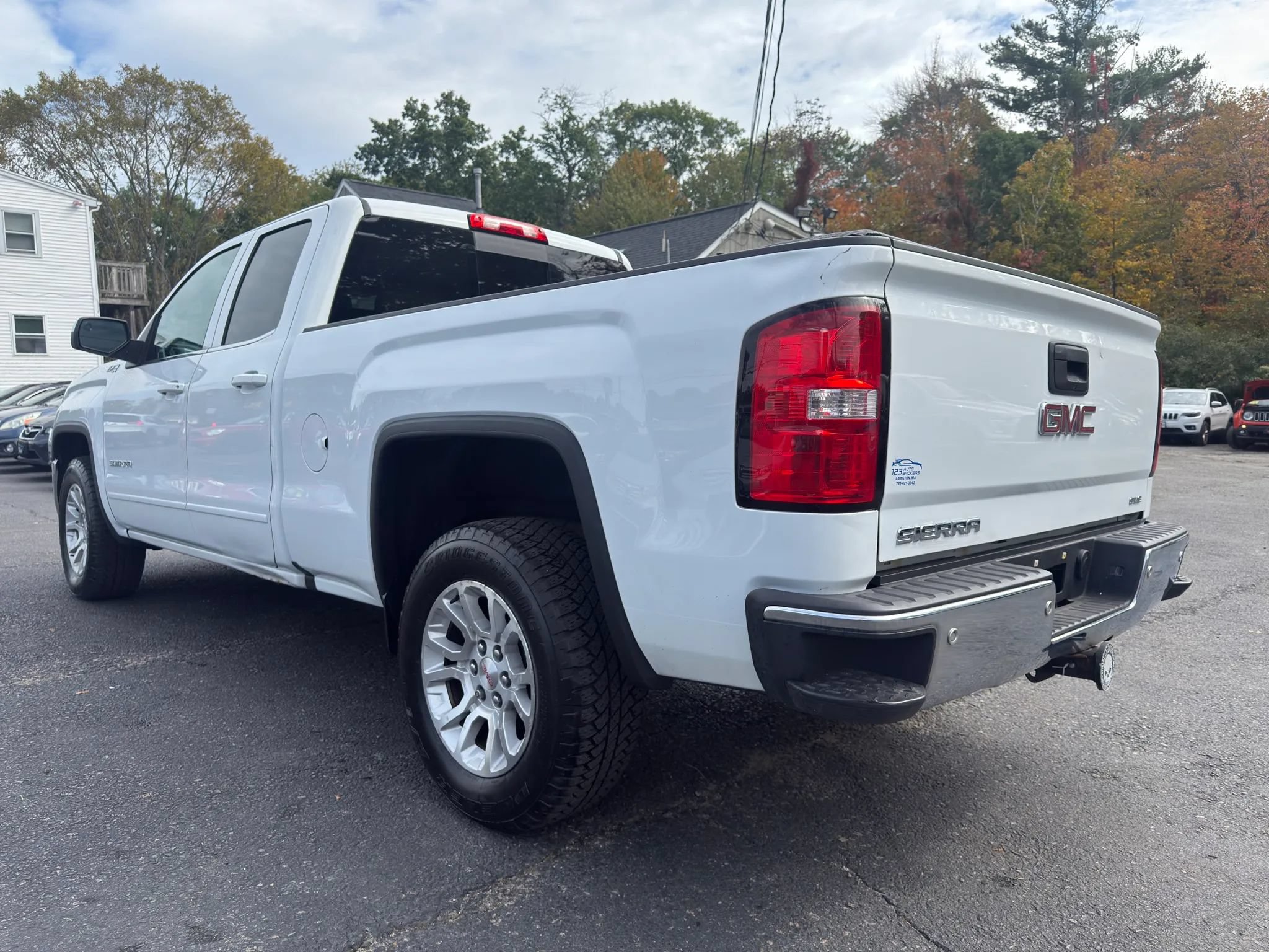 Used 2017 GMC Sierra 1500 SLE w/ SLE Value Package AWD/4WD image 5
