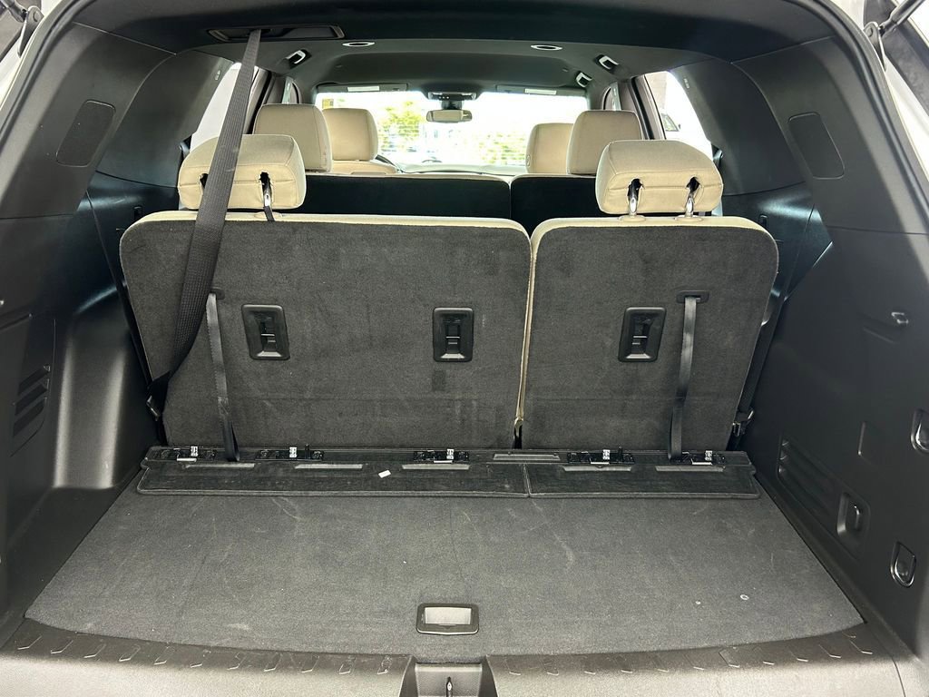 Used 2022 Chevrolet Traverse LS image 37