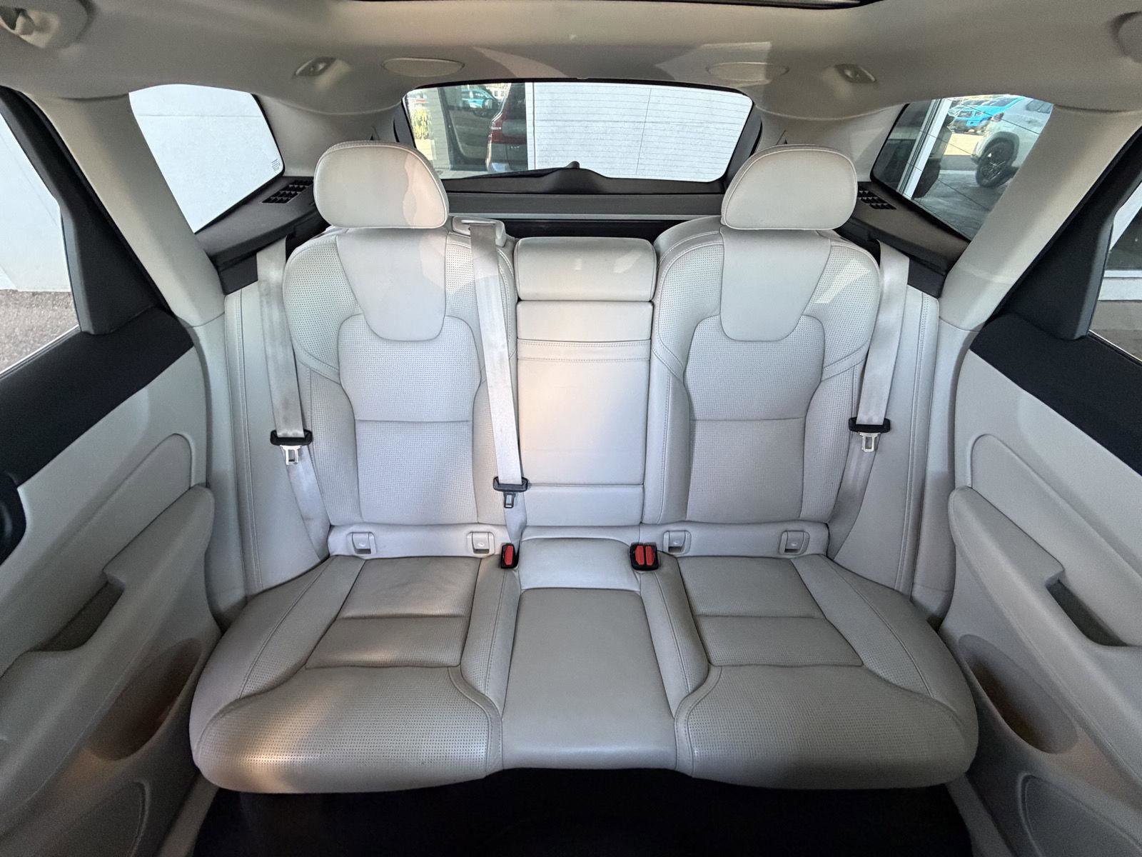 Used 2018 Volvo XC60 T6 Inscription w/ Luxury Seat Package image 40