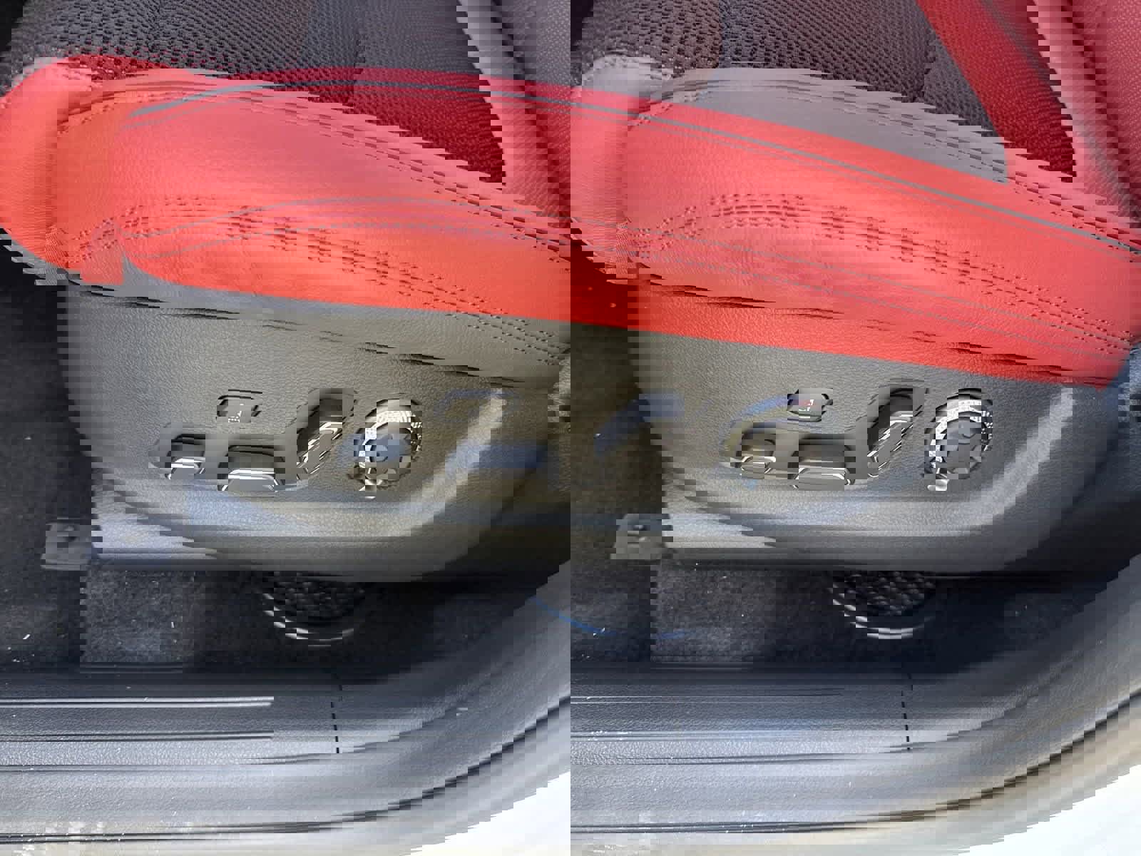 New 2025 Genesis GV70 3.5T Sport image 17