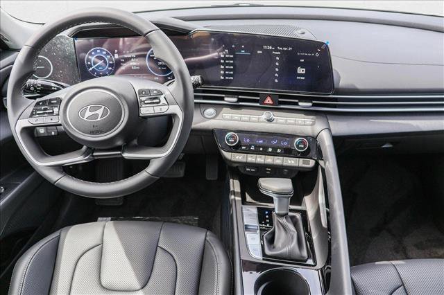 New 2025 Hyundai Elantra Limited image 25