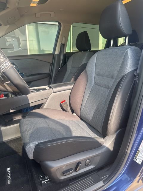 Used 2023 Nissan Rogue SV image 10