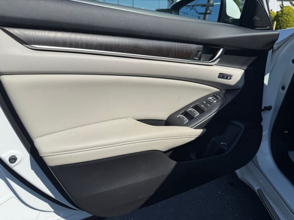 Used 2018 Honda Accord EX-L image 10