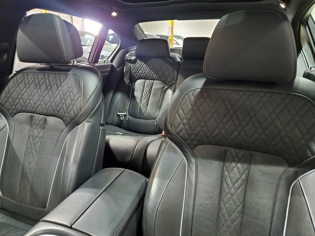 Used 2019 BMW 750i w/ Luxury Rear Seating Package image 40