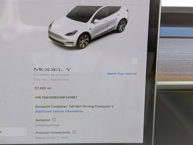 Used 2022 Tesla Model Y Long Range image 12