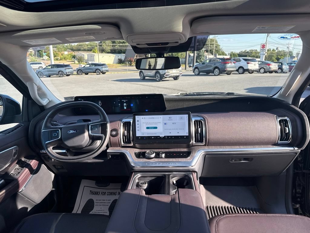 Used 2025 Ford Expedition Platinum w/ Platinum Ultimate Package AWD/4WD image 24
