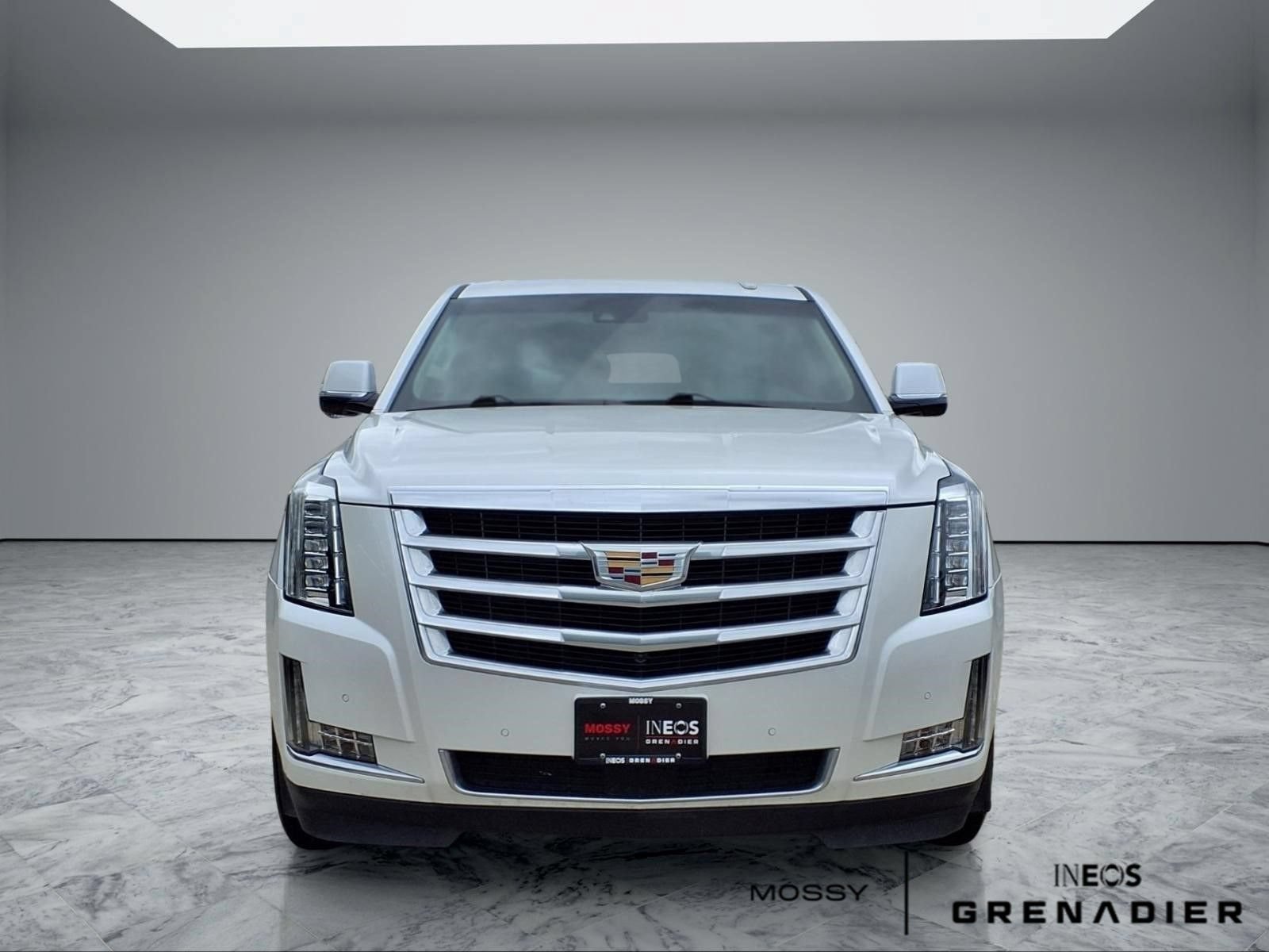 Used 2019 Cadillac Escalade ESV Premium Luxury RWD image 3