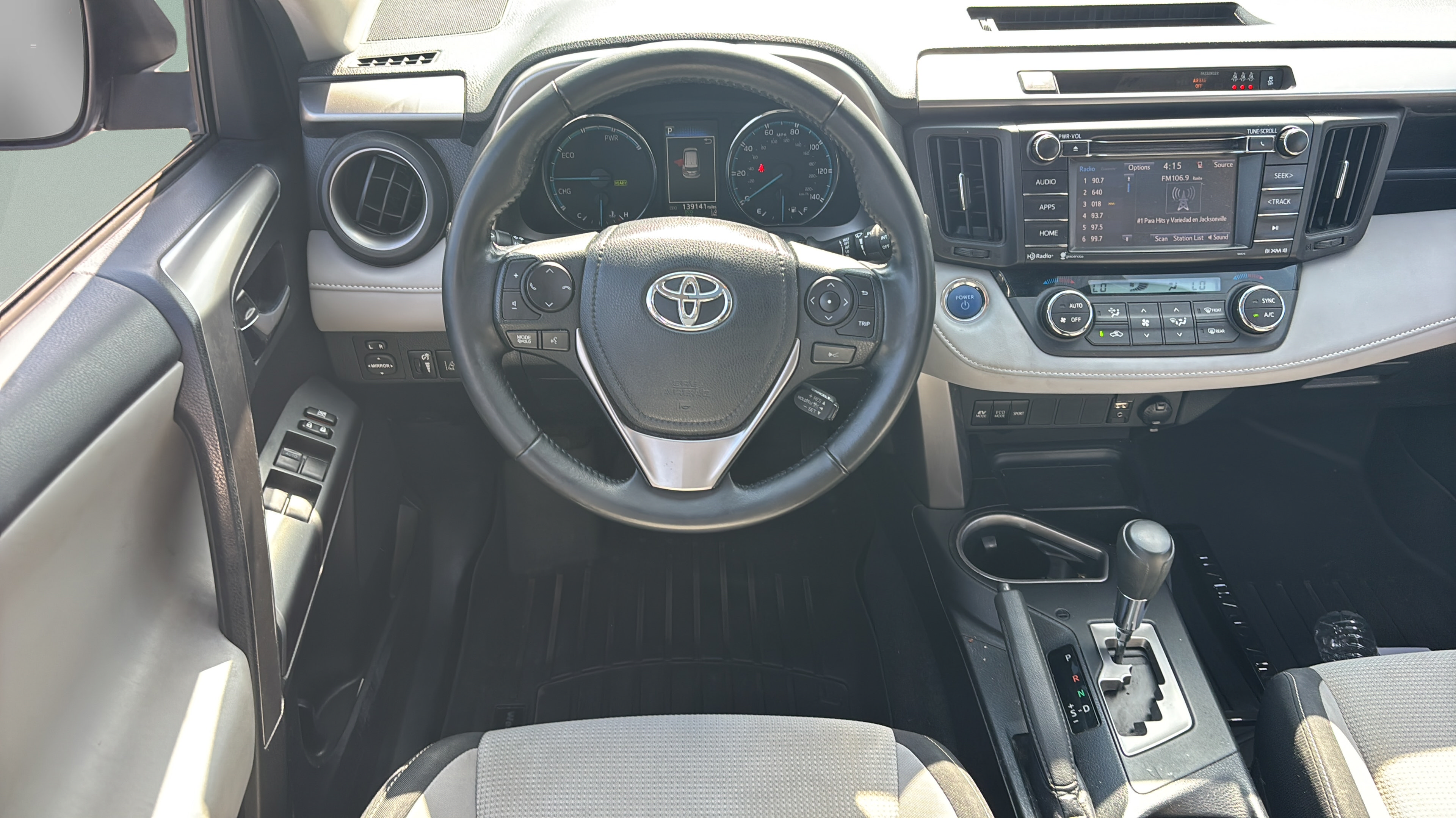 Used 2017 Toyota RAV4 XLE AWD/4WD image 12
