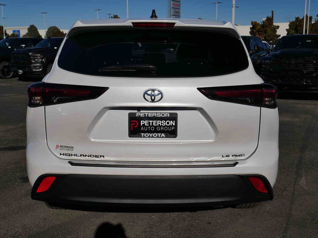 Used 2024 Toyota Highlander LE image 16