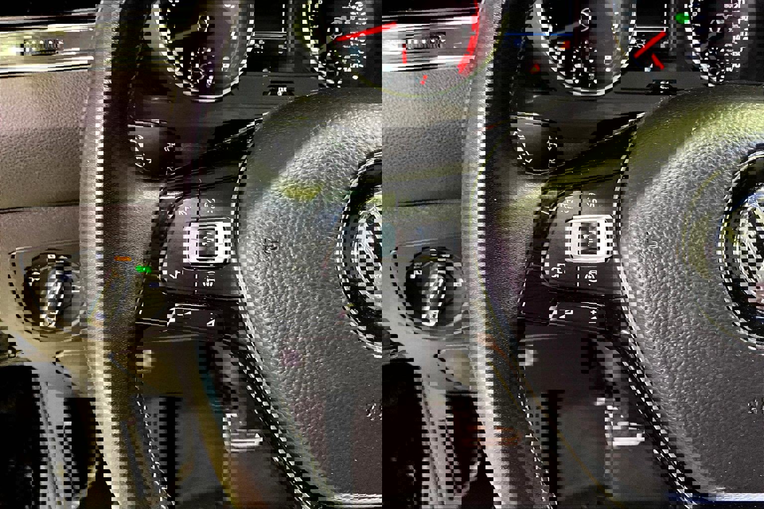 Used 2021 Volkswagen Tiguan SE R-Line image 11