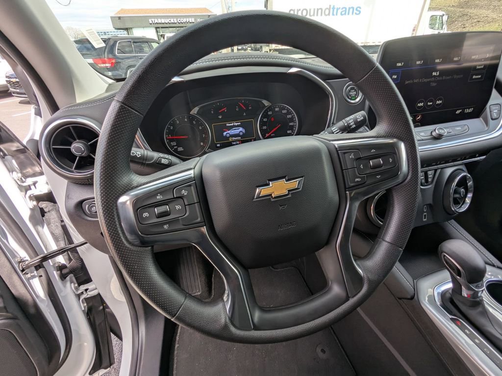 Used 2025 Chevrolet Blazer LT image 17
