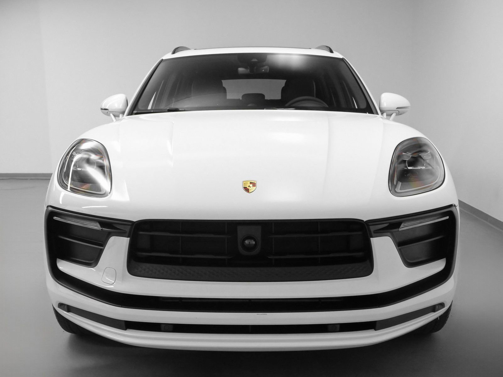 Certified 2025 Porsche Macan AWD/4WD image 8