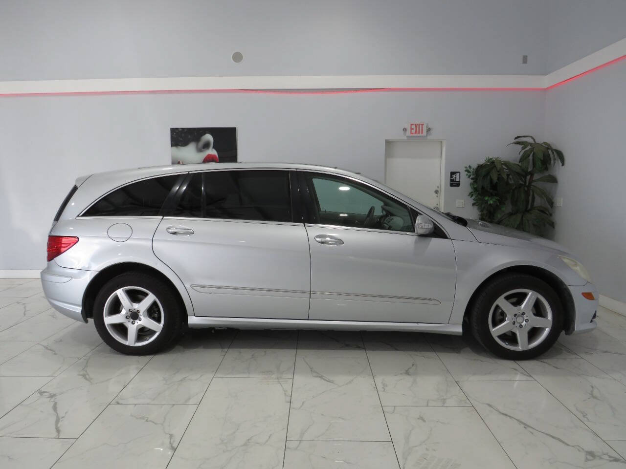 Used 2010 Mercedes-Benz R 350 4MATIC image 3