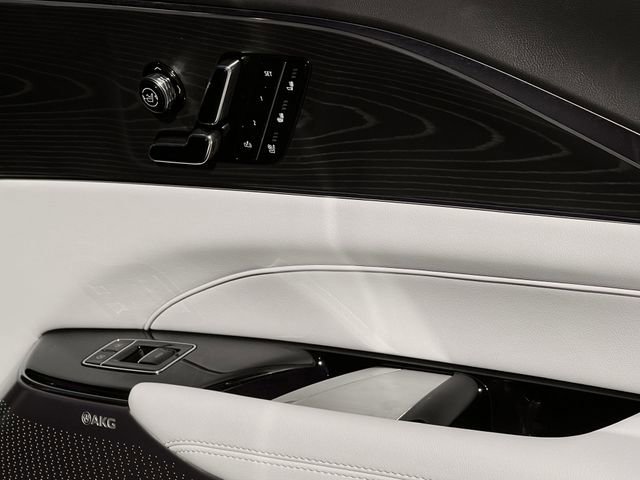 New 2026 Cadillac Lyriq Signature Luxury w/ LPO, Floor Liner Package image 23