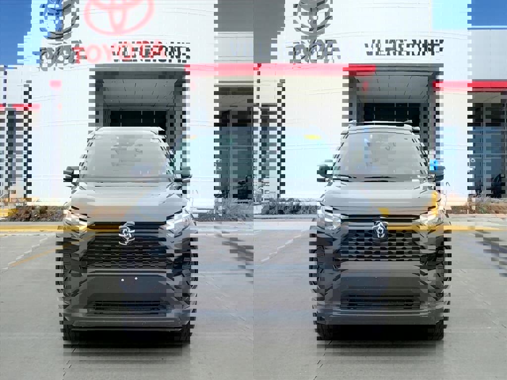 Used 2024 Toyota RAV4 XLE image 2