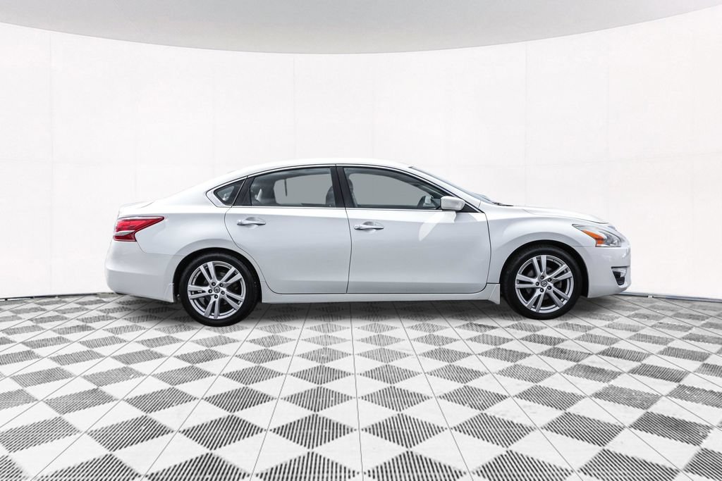 Used 2013 Nissan Altima 3.5 S FWD image 9