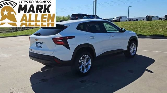 Used 2024 Chevrolet Trax LS w/ LS Convenience Package image 8