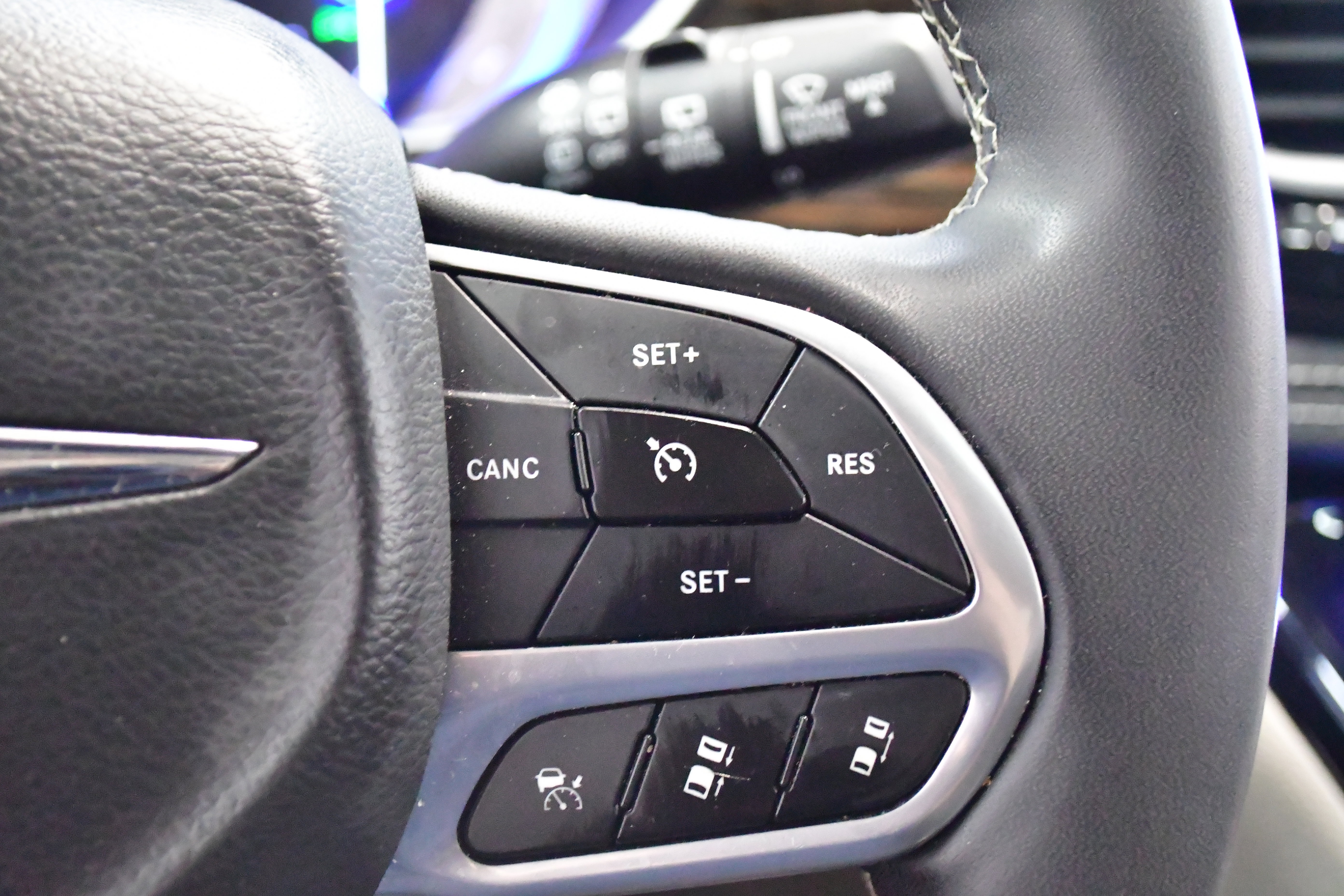 Used 2023 Chrysler Pacifica Limited FWD image 26