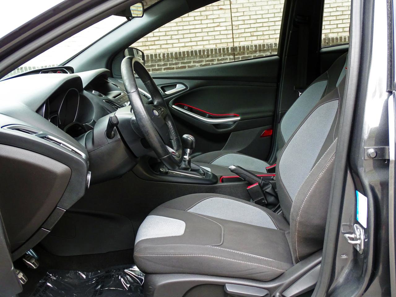 Used 2017 Ford Focus ST image 11