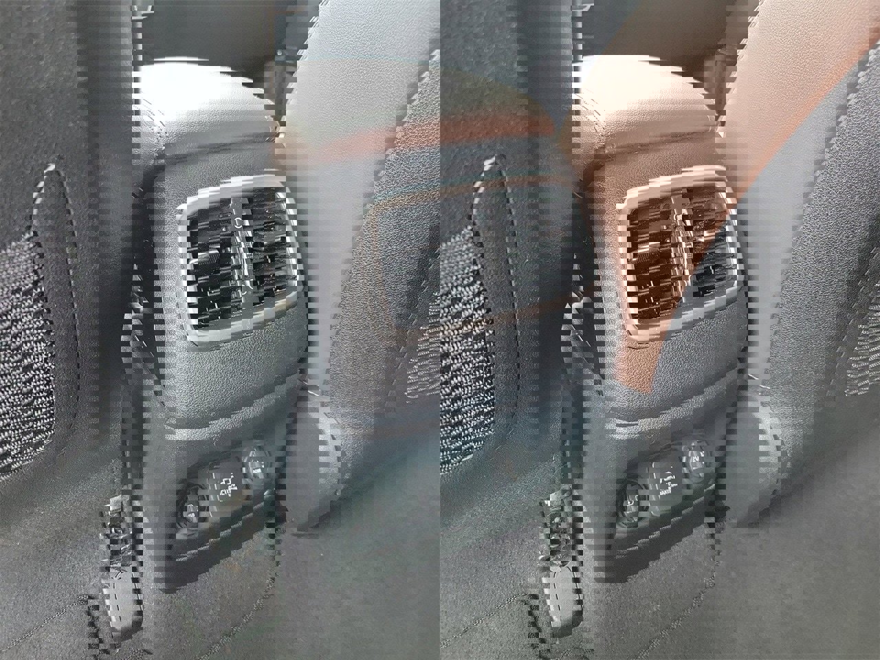 Used 2019 Kia Sorento SX image 12