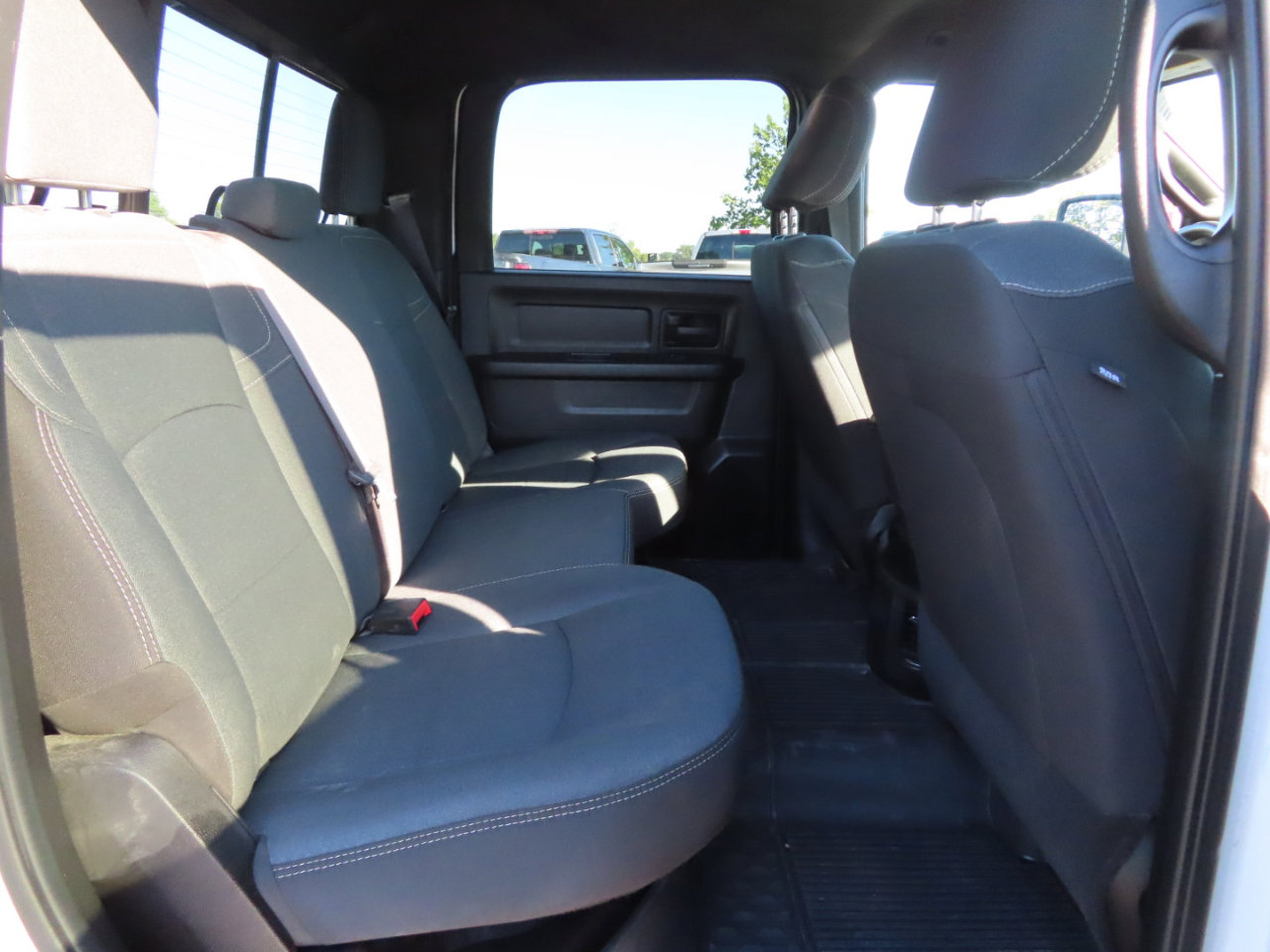Used 2024 RAM 2500 Tradesman w/ Chrome Appearance Group image 33