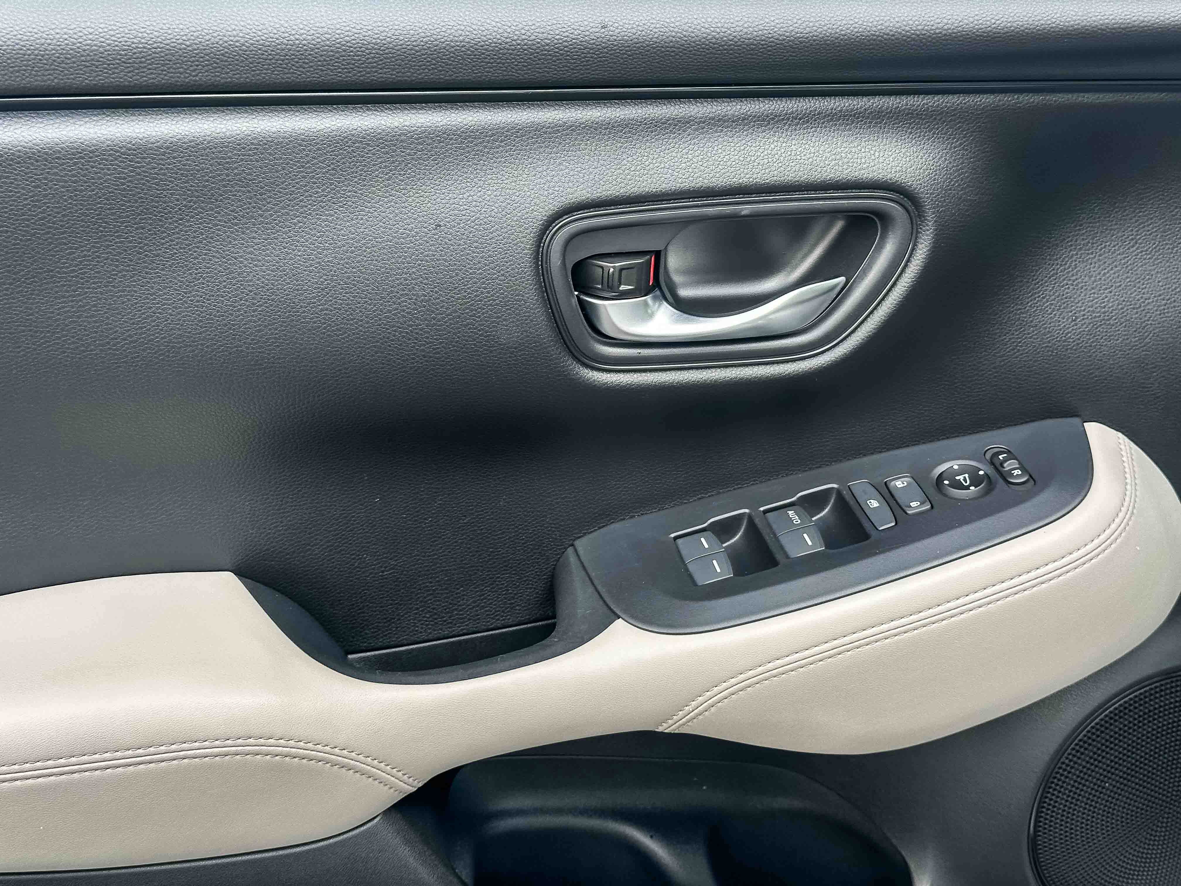 Certified 2025 Honda HR-V LX image 16