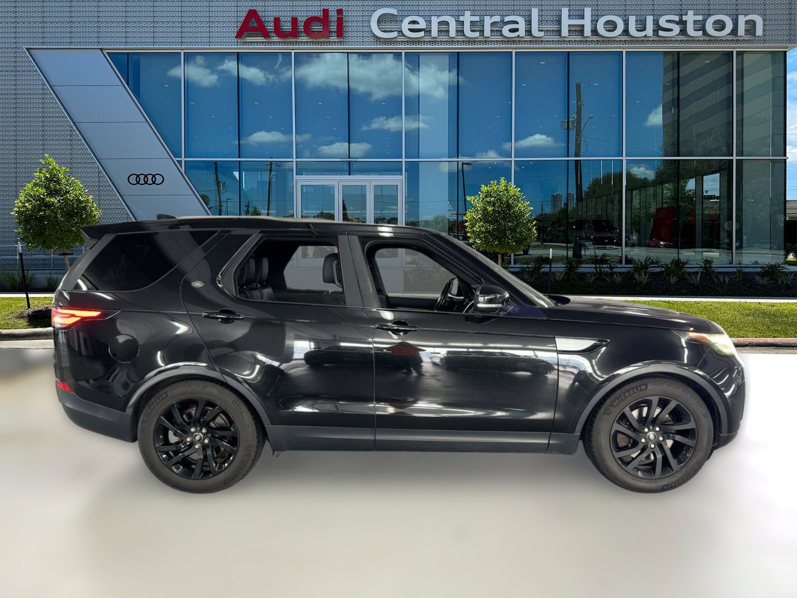 Used 2017 Land Rover Discovery HSE image 8