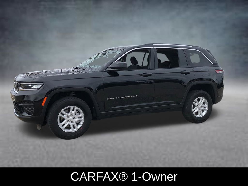 Used 2023 Jeep Grand Cherokee Laredo image 2